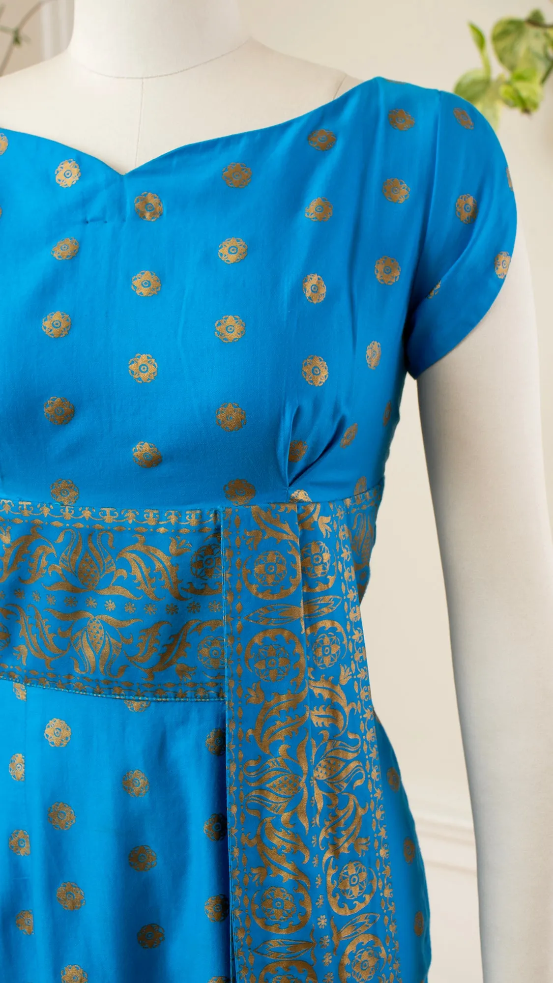 1960s Metallic Gold Printed Hawaiian Wiggle Dress | medium