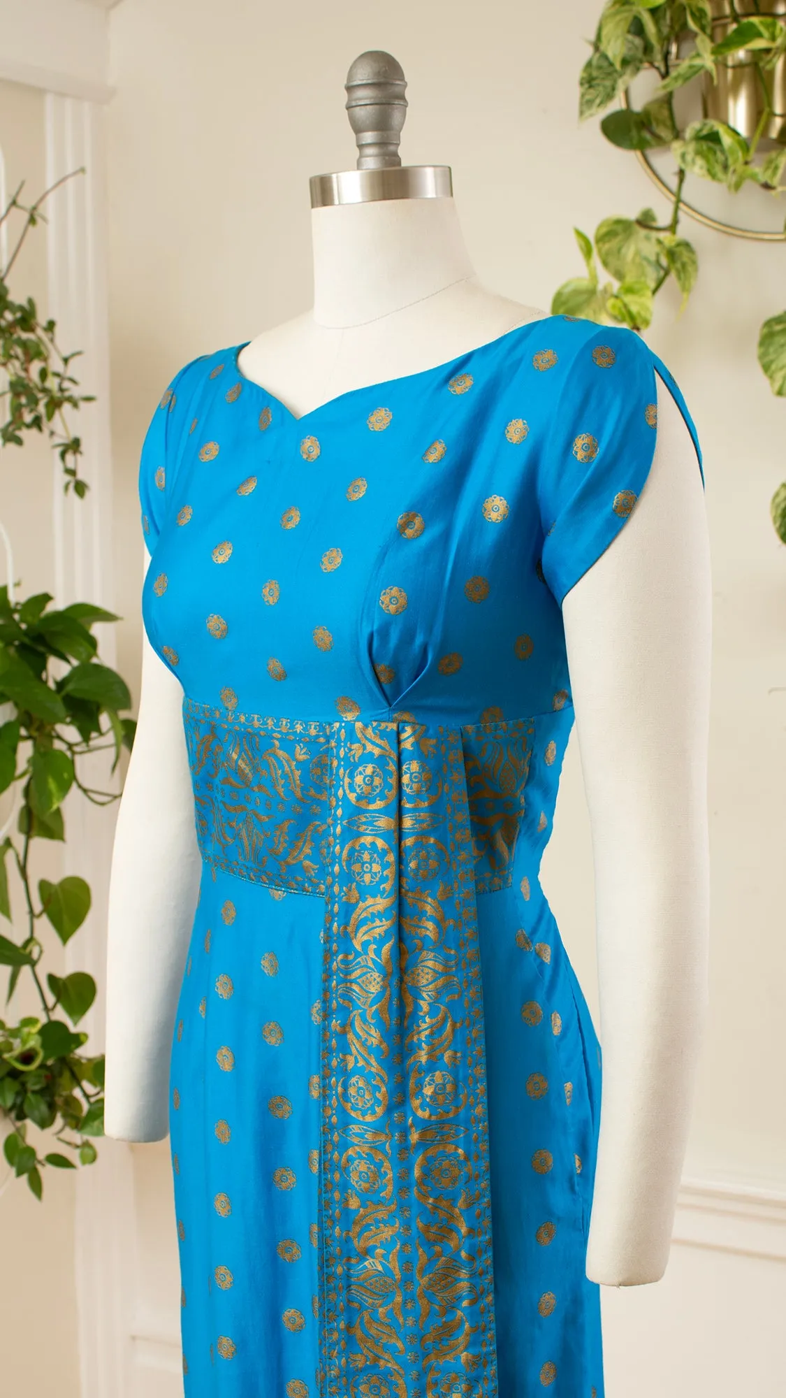 1960s Metallic Gold Printed Hawaiian Wiggle Dress | medium
